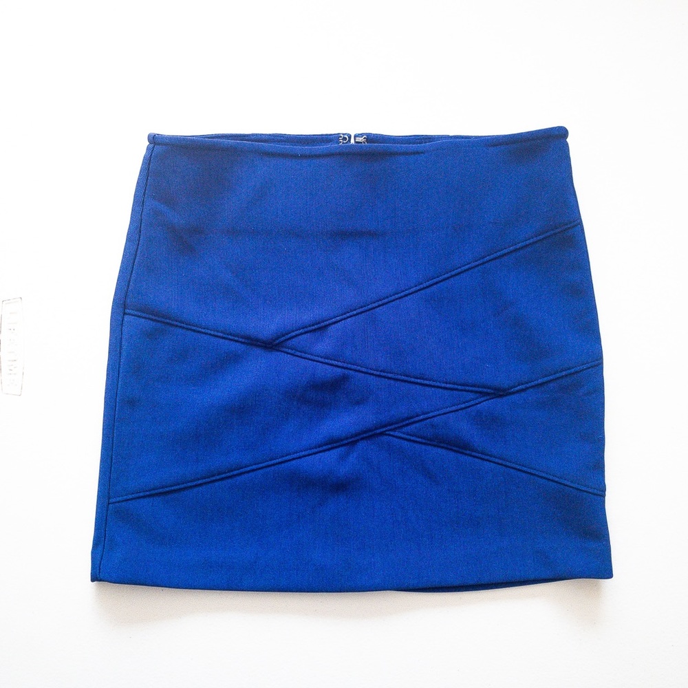Vibrant cobalt skirt 🎄